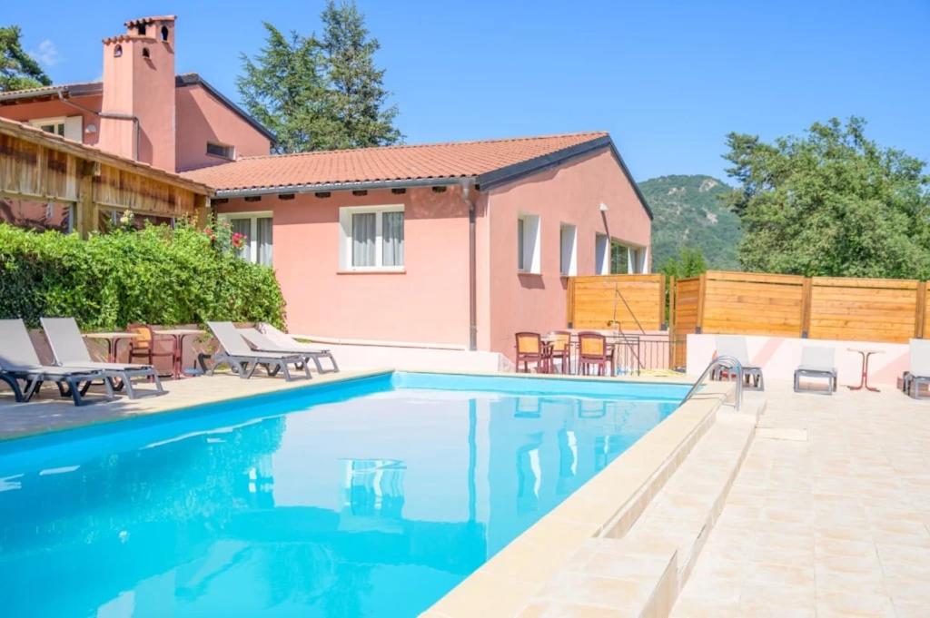 Camping 2 étoiles - Piscine - ccbgbhc - 2