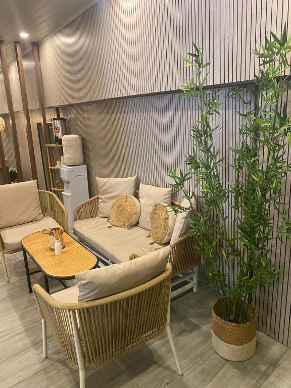 Ivootel - 1