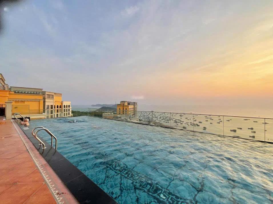 Hillside residence Phu Quoc, sea &firework view