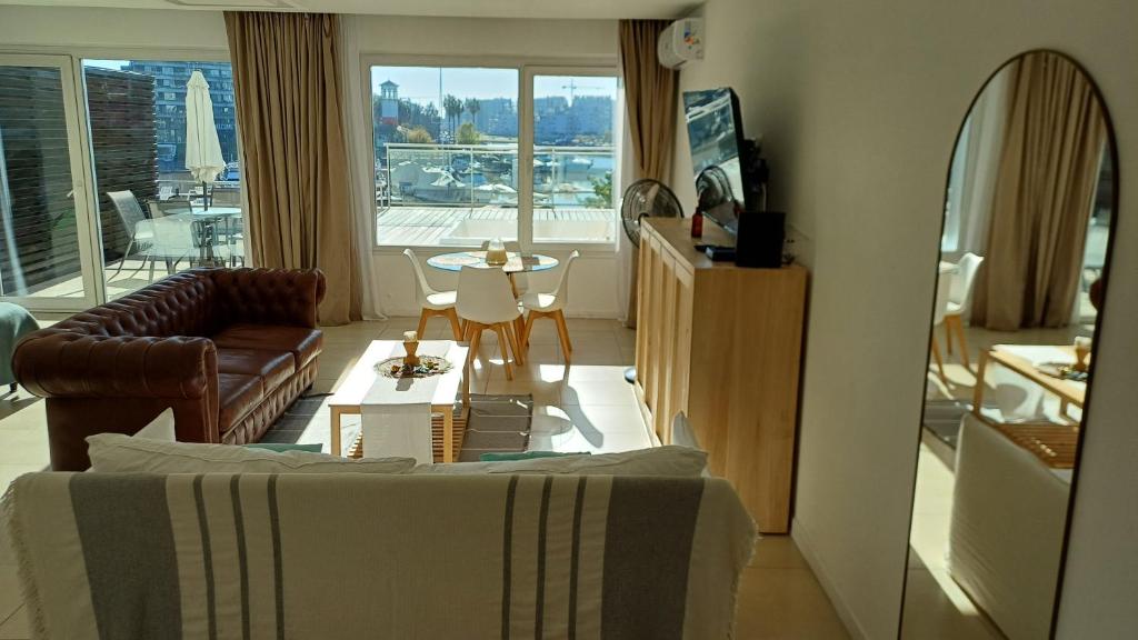 APART , DEPARTAMENTOS loft , bahia grande nordelta , BALCON JACUZZI Y vista a la bahia - 2