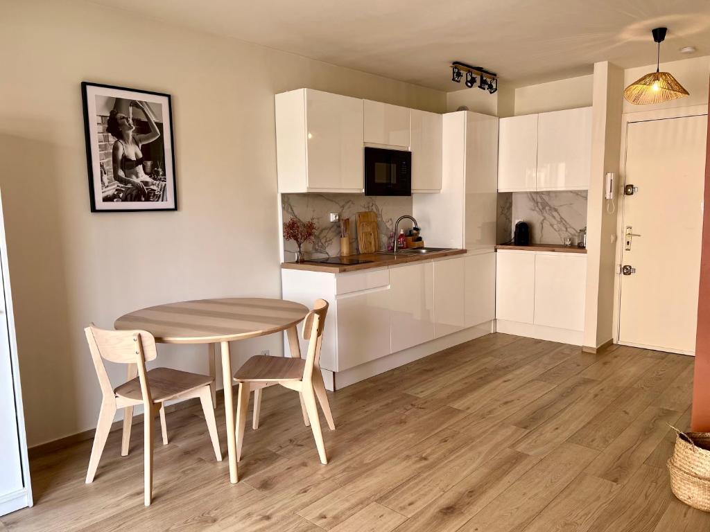 Magnifique studio cosy, central à Juan Les Pins avec parking - 2