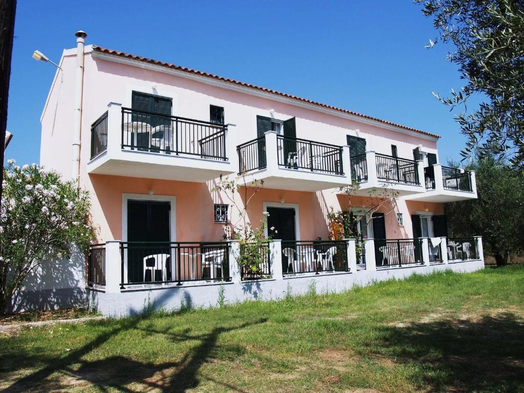 Yianetta Hotel & Suites — Hotel building in Kavos, Ionian Islands