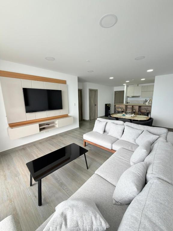Sunset Luxury Penthouse - Ocean Club - 3