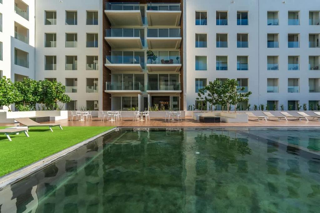 Great Location 3BR Condo walk to Beach & Downtown - 4