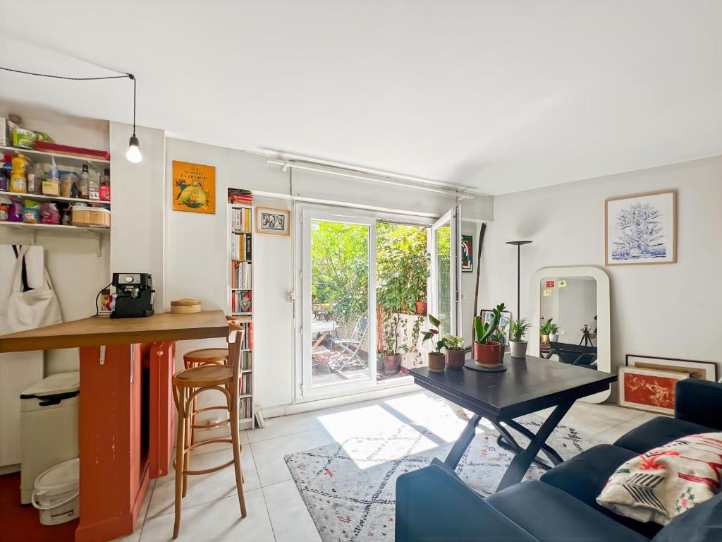 Sunny Flat Steps from Metro & Shops in Montmartre Area - 5
