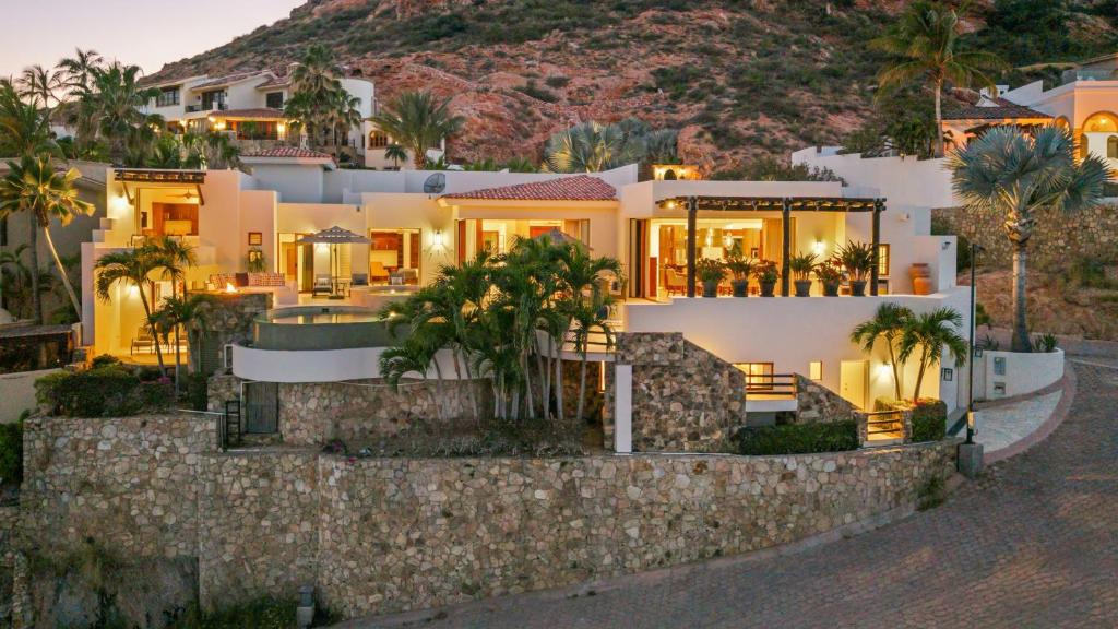 Casa Bella 5BR Ocean Views - 3