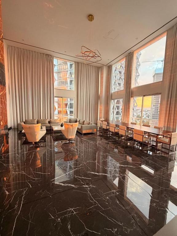 Luxury PH, Country Club, Private Elevator & View - 1