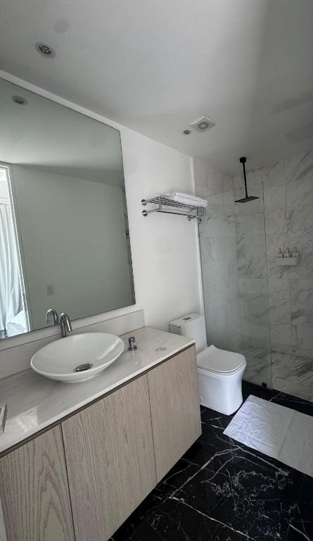 Luxury PH, Country Club, Private Elevator & View - 3