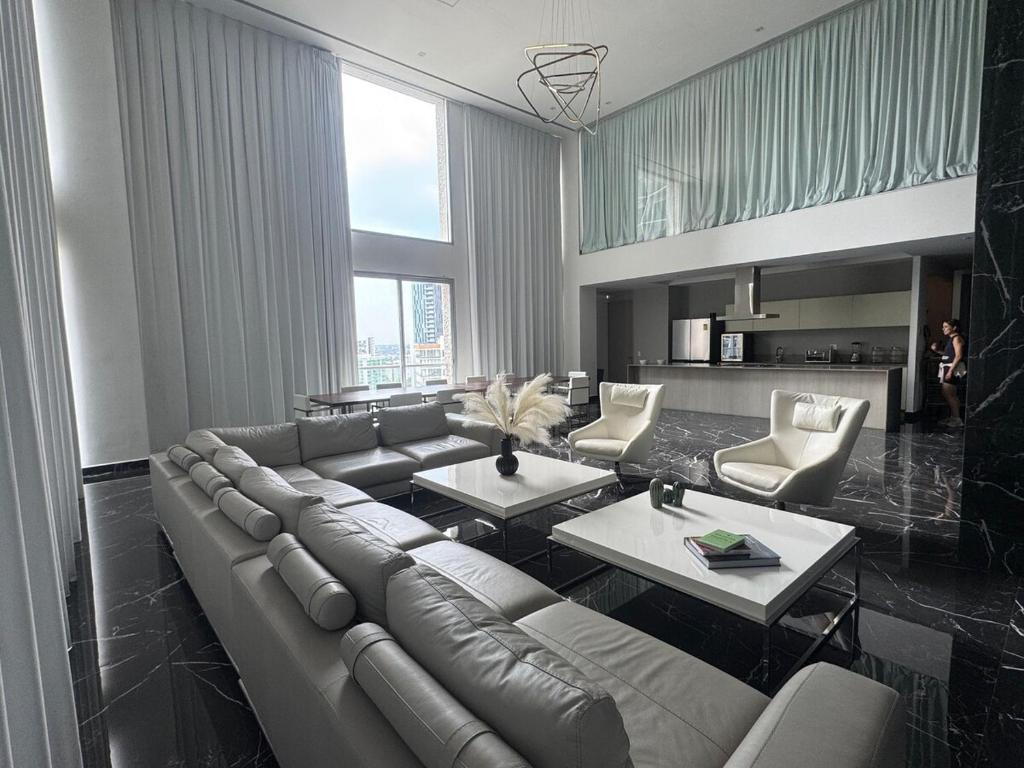 Luxury PH, Country Club, Private Elevator & View - 5