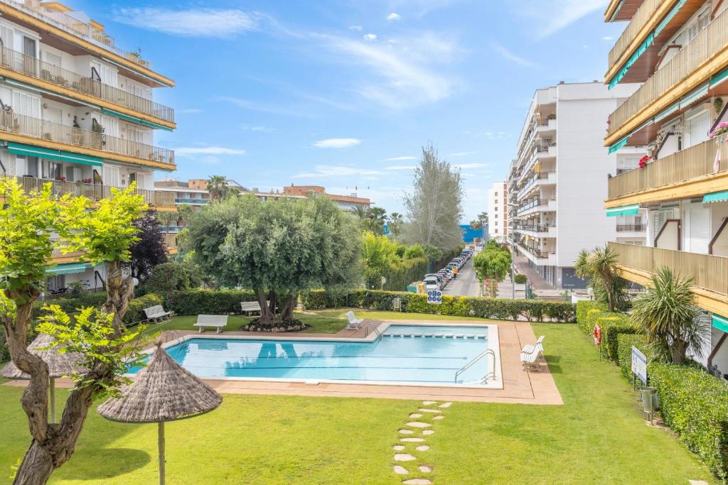 Apartamento familiar con piscina junto a la playa - 2