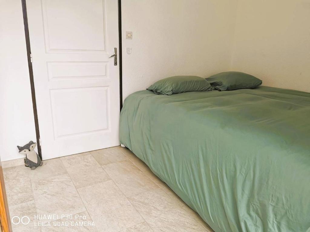 Maison mitoyenne parking - 4 pers. proche village naturiste - FR-1-880-8 - 2