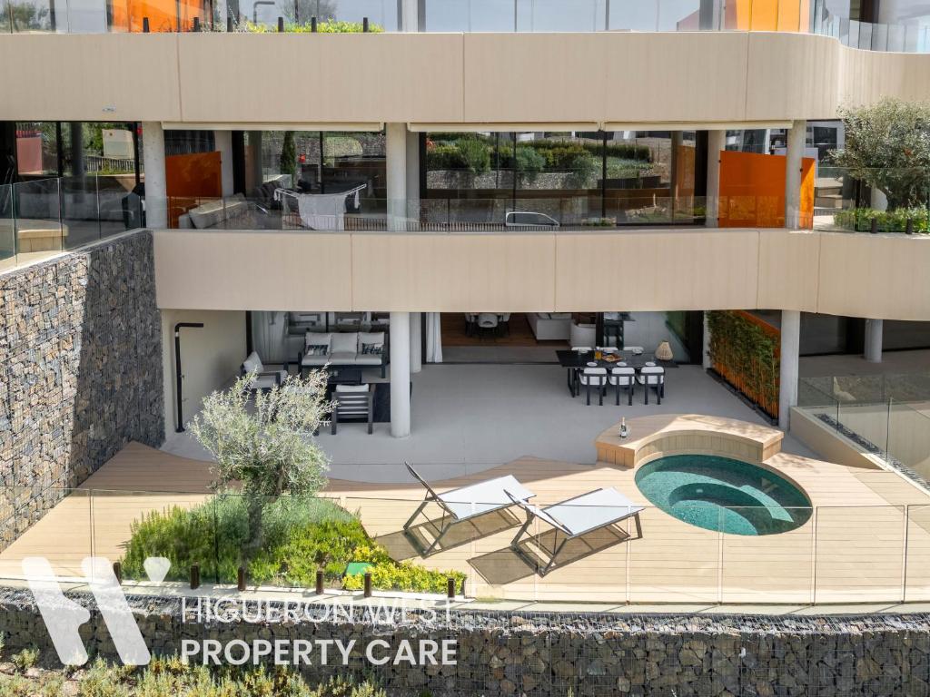 The Horizon Pool Terrace by HWPC - 3
