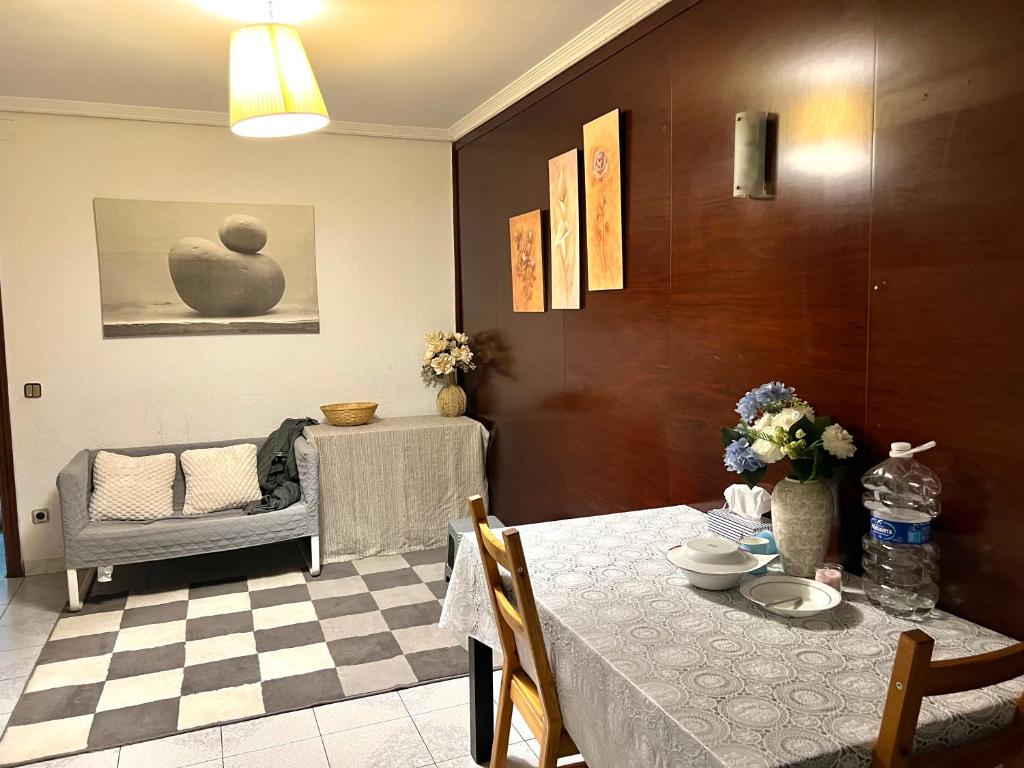 Spacious 3-Bedroom Apartment in Madrid - 5