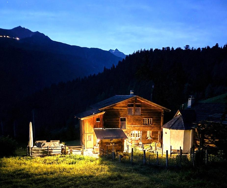 Romantisches Walliser Chalet mit Bergpanorama - 1