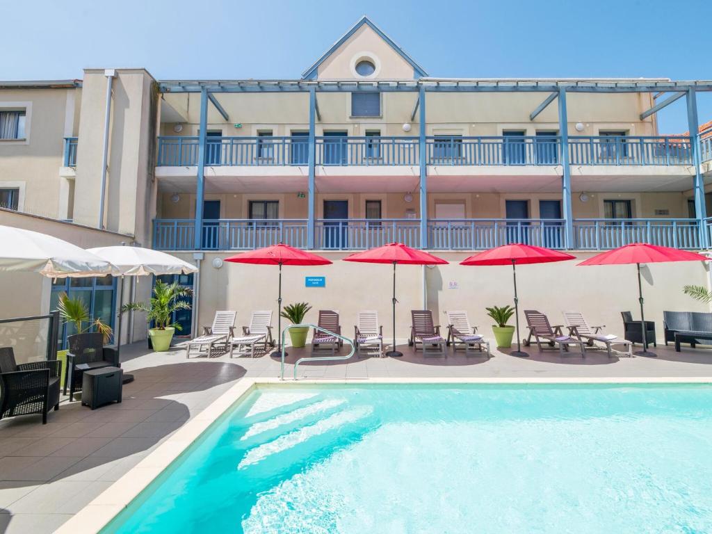 Oceanside Stay with Pool - 1