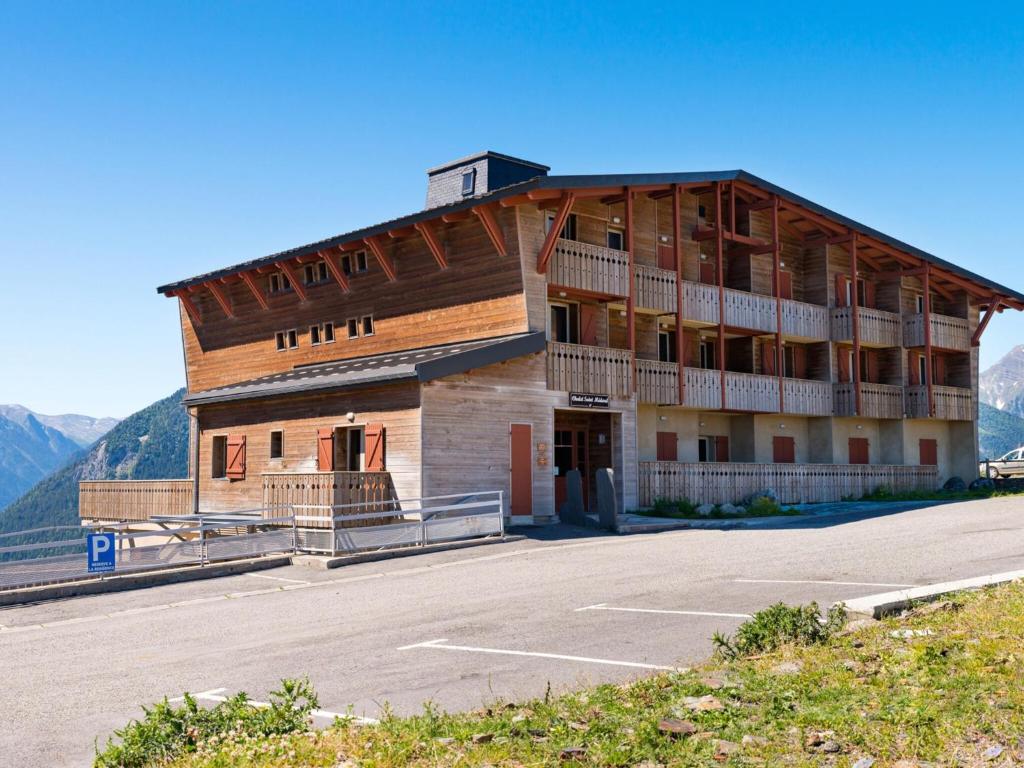 Spacious Mountain Apartment for 8 - 4