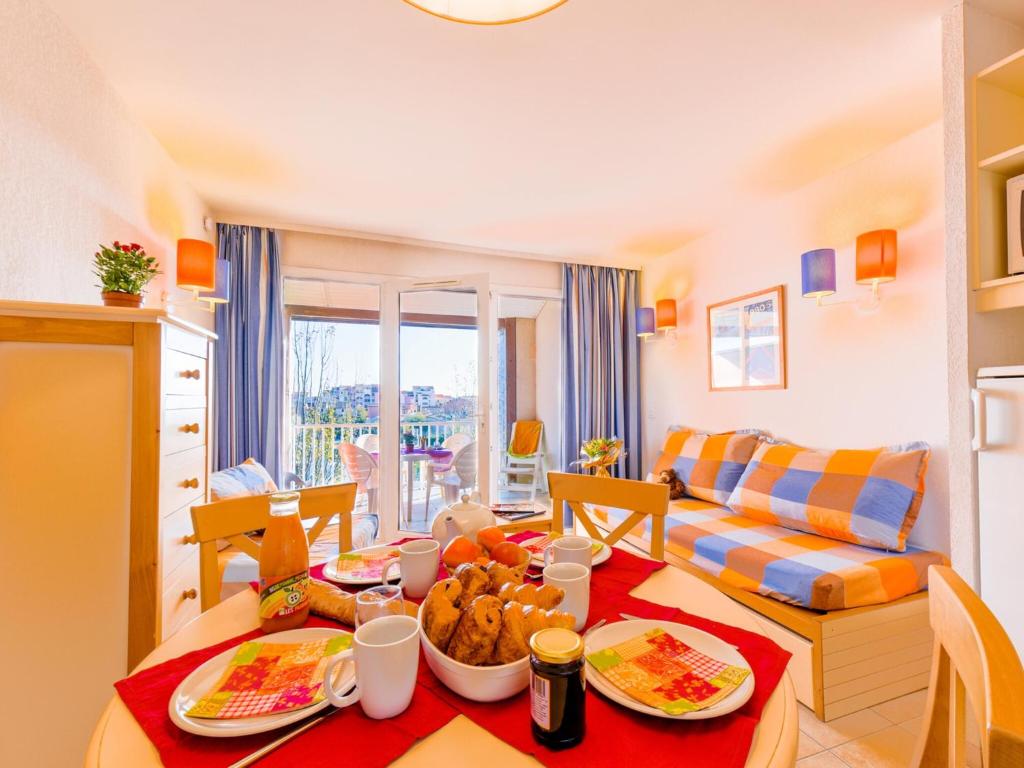 Lakeside Haven in Le Barcares - 3
