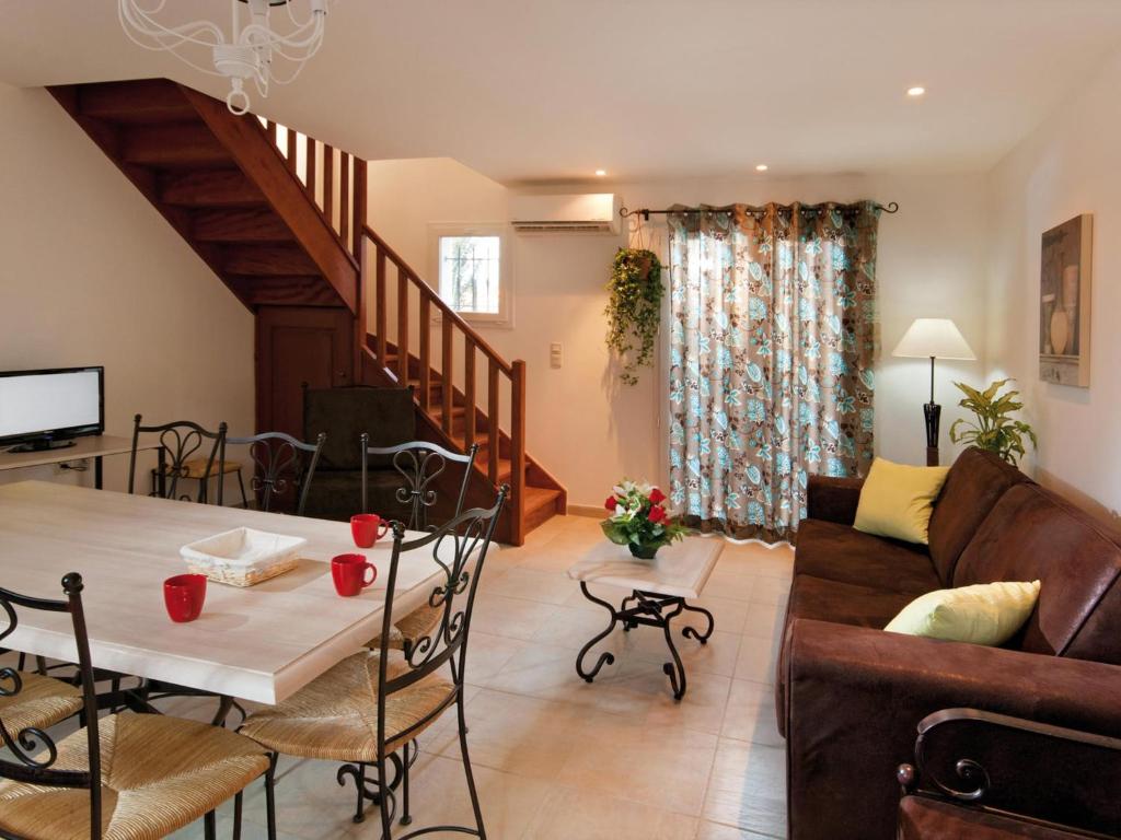 Provence Family Cottage for 8 - 3
