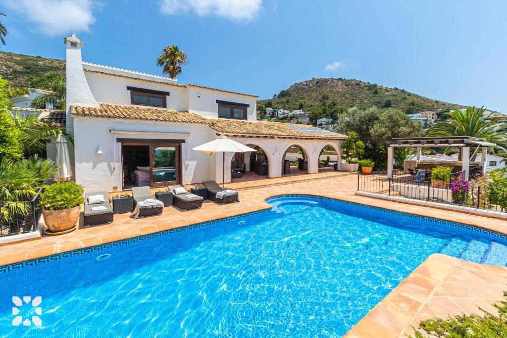 Villa Alessia by Abahana Villas - 2