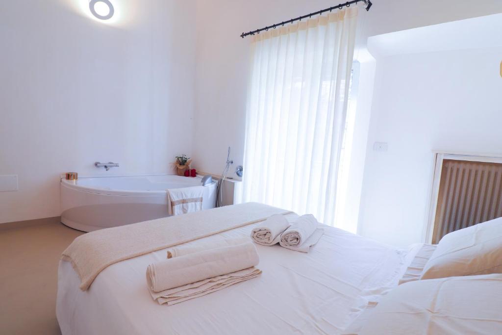 Bacchus Luxury Home Otranto Historic Center, Jacuzzi & Parking - 4