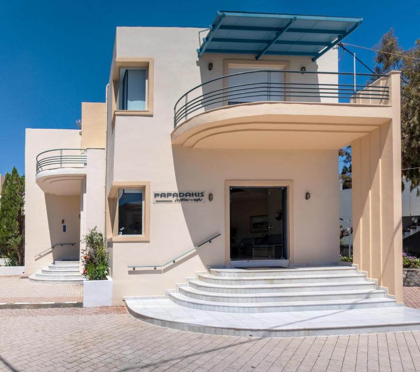 Papadakis — Hotel building in Georgioupolis