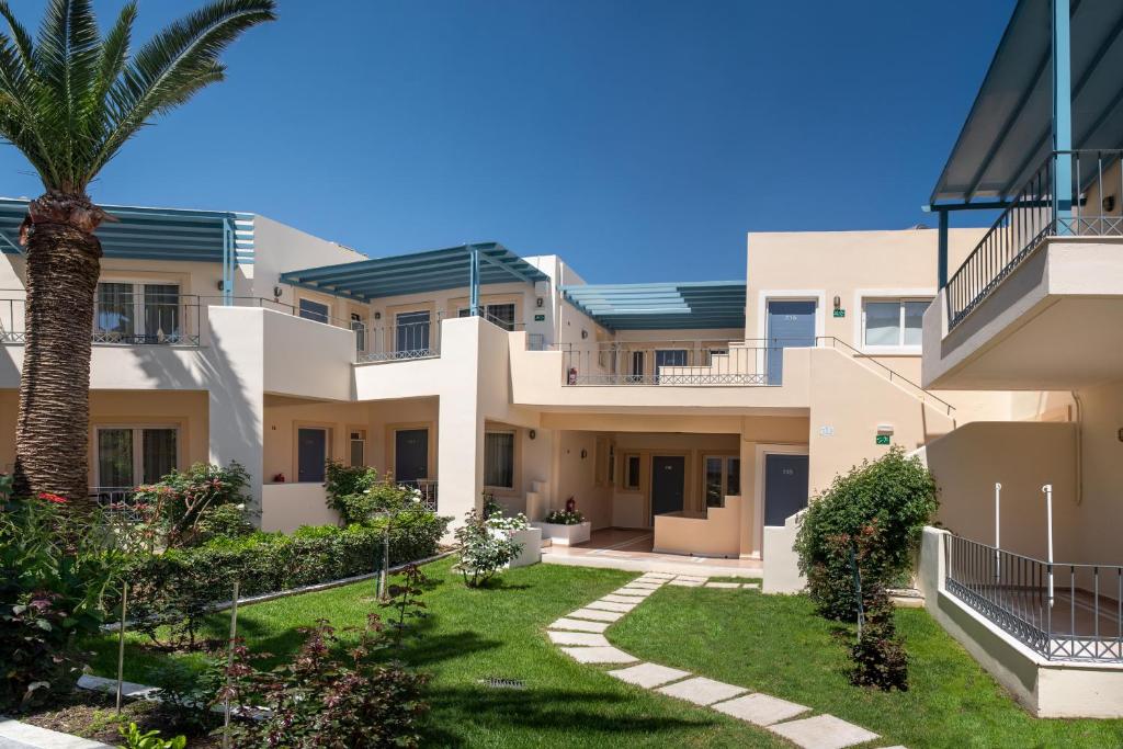 Papadakis — Hotel building in Georgioupolis