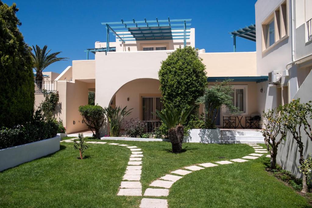 Papadakis — Hotel building in Georgioupolis