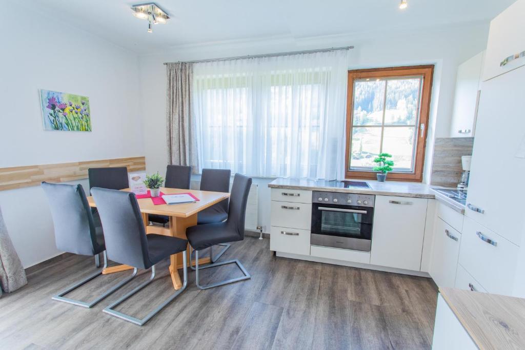 Huberhof 5 by Alpenidyll Apartments - 3