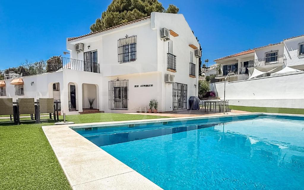 Relaxing Villa with Pool, Garden & Parking REMS - 1