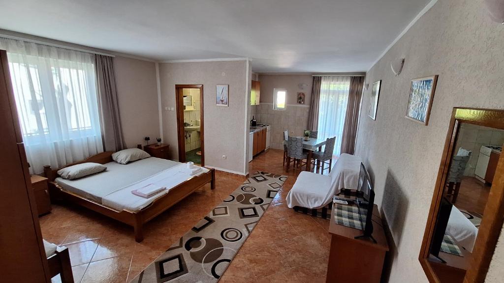 Ivanovic Family Studio Apartments - 1