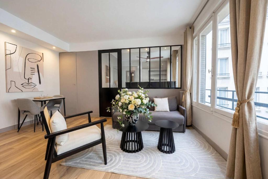 Champs-Elysées - Prestige apartment with lift avenue Matignon - 4