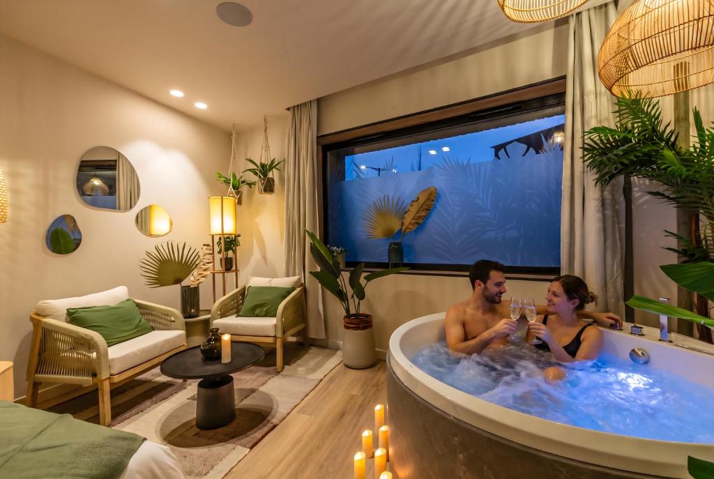 Love Room Strasbourg, Suite Bali, Balnéo & Sauna - 1