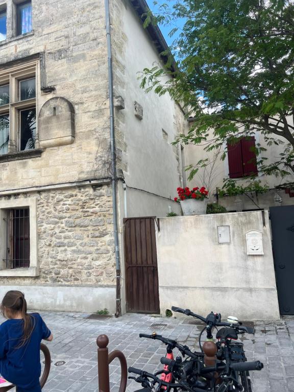 La maison sur la place dans Aigues Mortes climatisé - 4