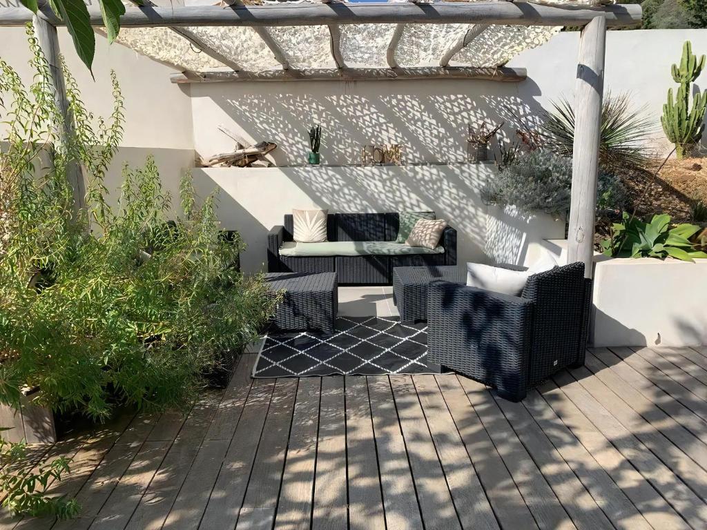 Bright Villa On Forest Edge In Cavalaire - 4