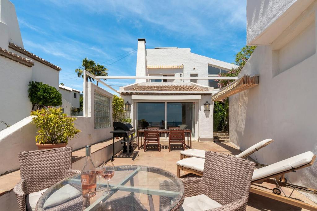 54 Bahia Dorada Townhouse by the Sea in Estepona - 4