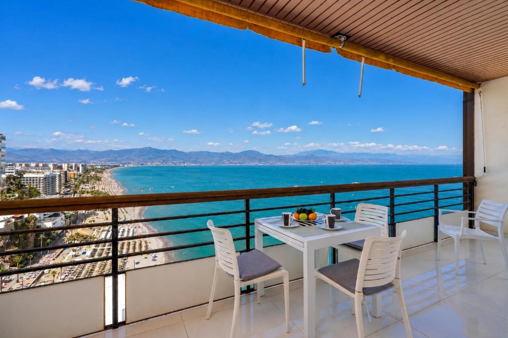 Premium Beachfront Stay in La Carihuela 4 - 1