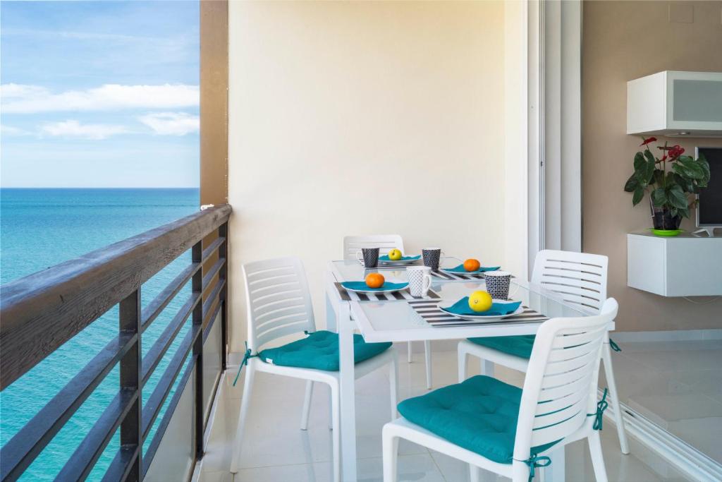 Premium Beachfront Stay in La Carihuela 4 - 3