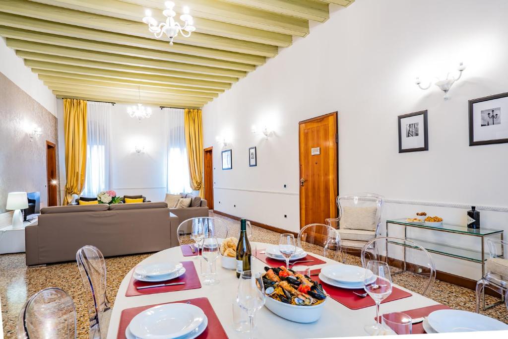 Ca' del Monastero 4 Collection Apartment up to 8 Guests with Lift - 4