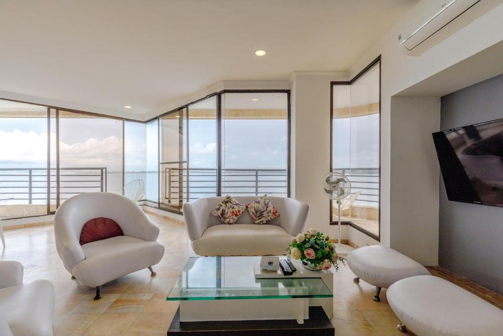 Oceanfront Sky Penthouse - 2