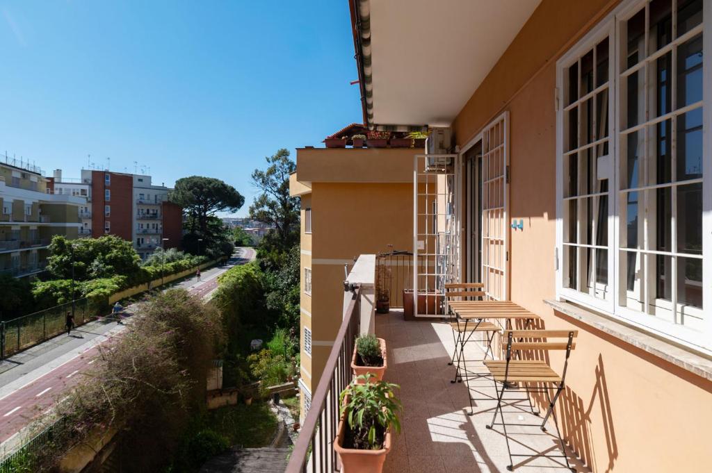 GuestHost - Bright Balcony Apartment Appiano - 5