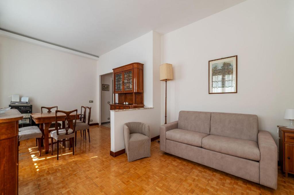 GuestHost - Bright Balcony Apartment Appiano - 1