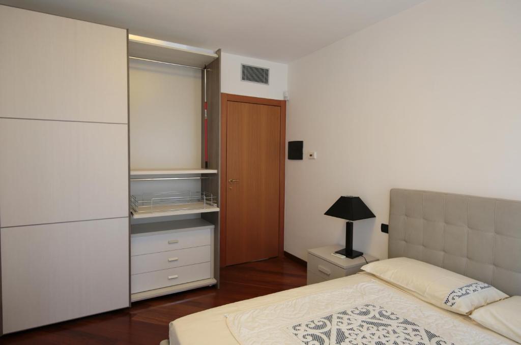 A Charming Place with Canal View in Navigli - 3