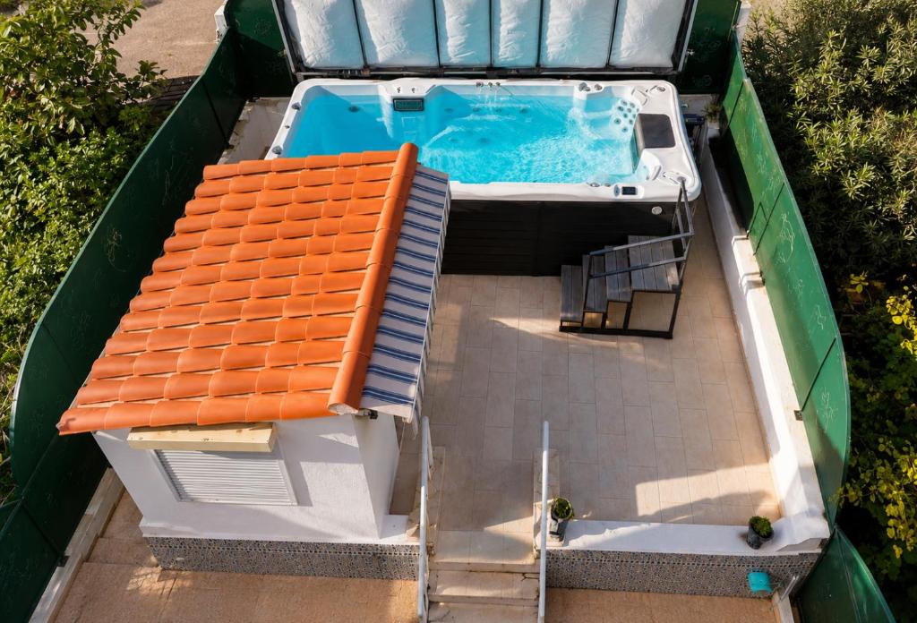 Piscine Jacuzzi Privée Chauffée, Terrasse et Garage à Nice - 2