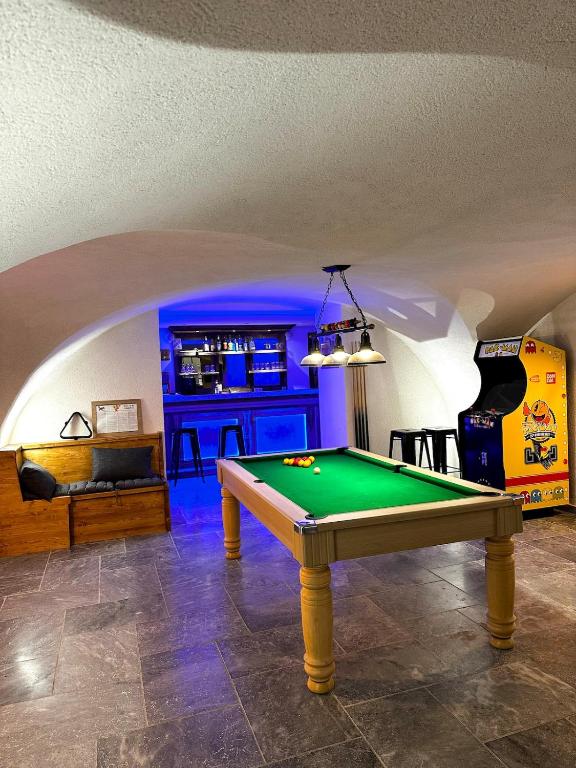Chalet Alpin avec piscine, jacuzzi et salle de jeux - 2