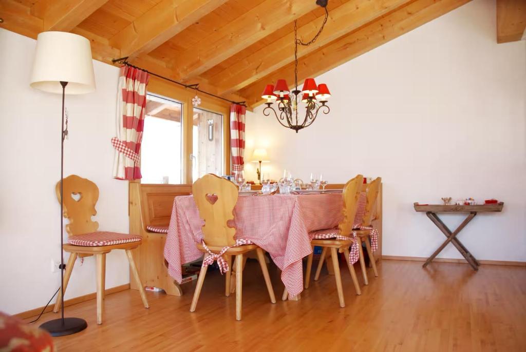 Spacious and charming 4BR apartment - 3