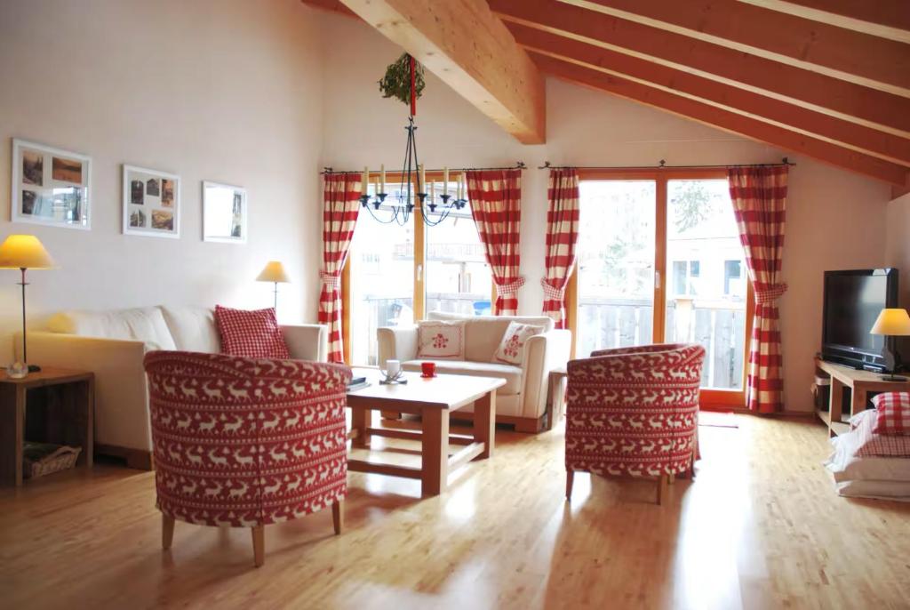 Spacious and charming 4BR apartment - 2