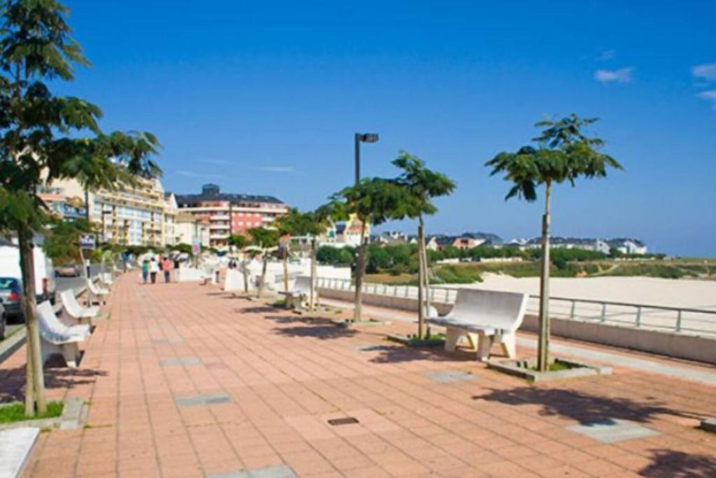 Primera línea con vistas al mar, piscina y parking - 3