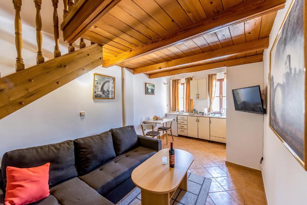 Old Bridge Cedar Loft - 1