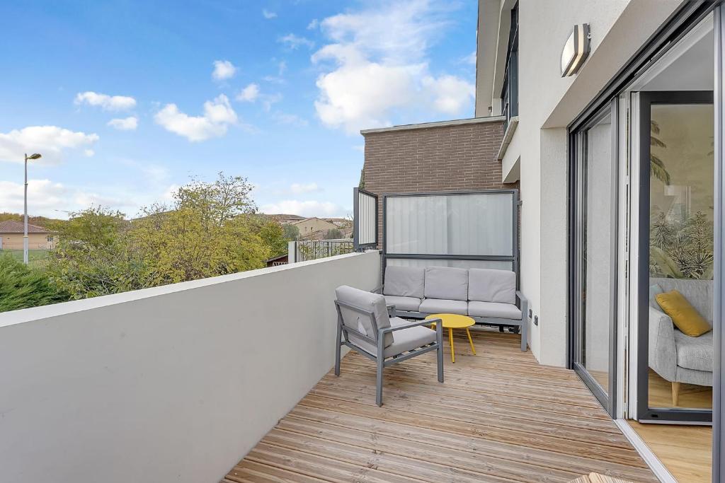 Bright apartment with parking and wifi - 4