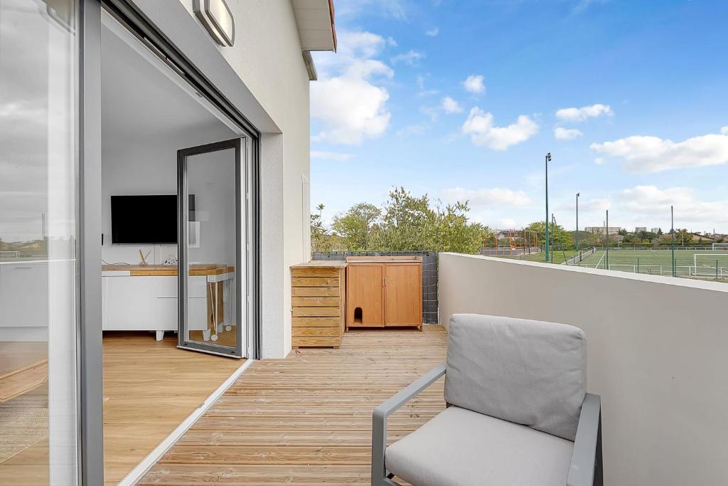 Bright apartment with parking and wifi - 5